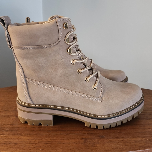 BN - Size 9 Chelsee Girl Nude-Light Pink Combat Ankle Boots - Picture 6 of 13